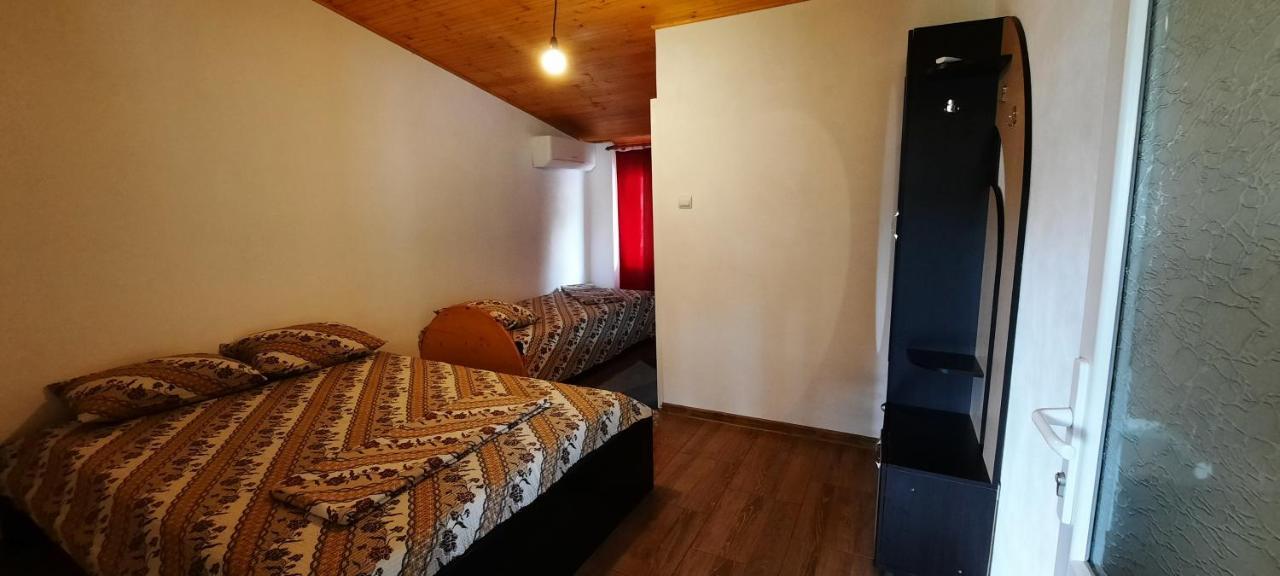 Telteu Florian Hotel Dubova Bagian luar foto