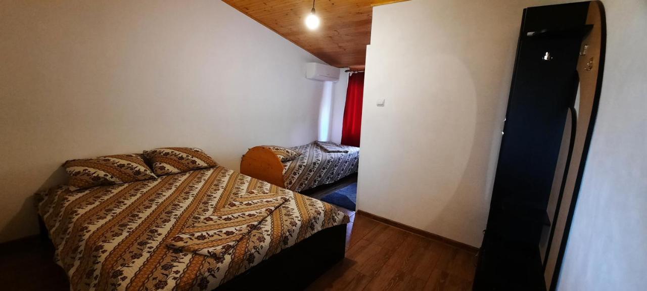 Telteu Florian Hotel Dubova Bagian luar foto