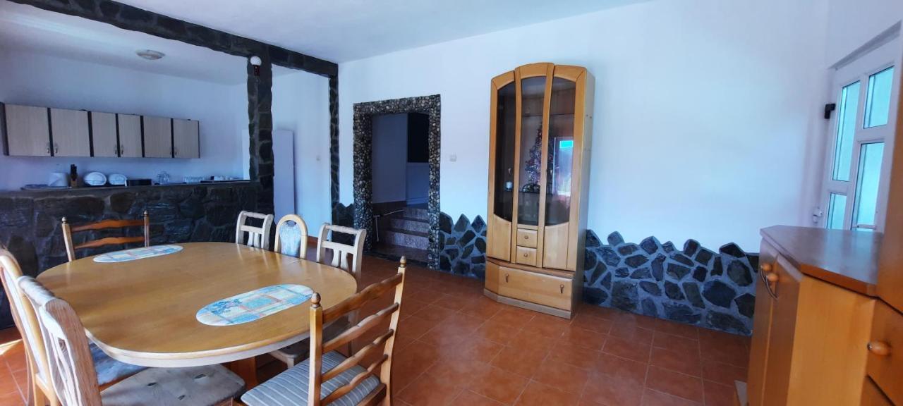Telteu Florian Hotel Dubova Bagian luar foto