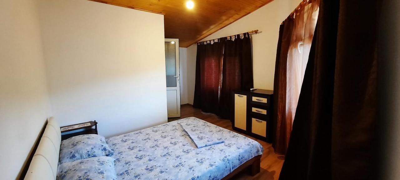 Telteu Florian Hotel Dubova Bagian luar foto