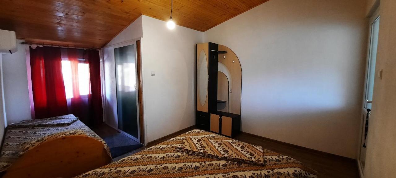 Telteu Florian Hotel Dubova Bagian luar foto