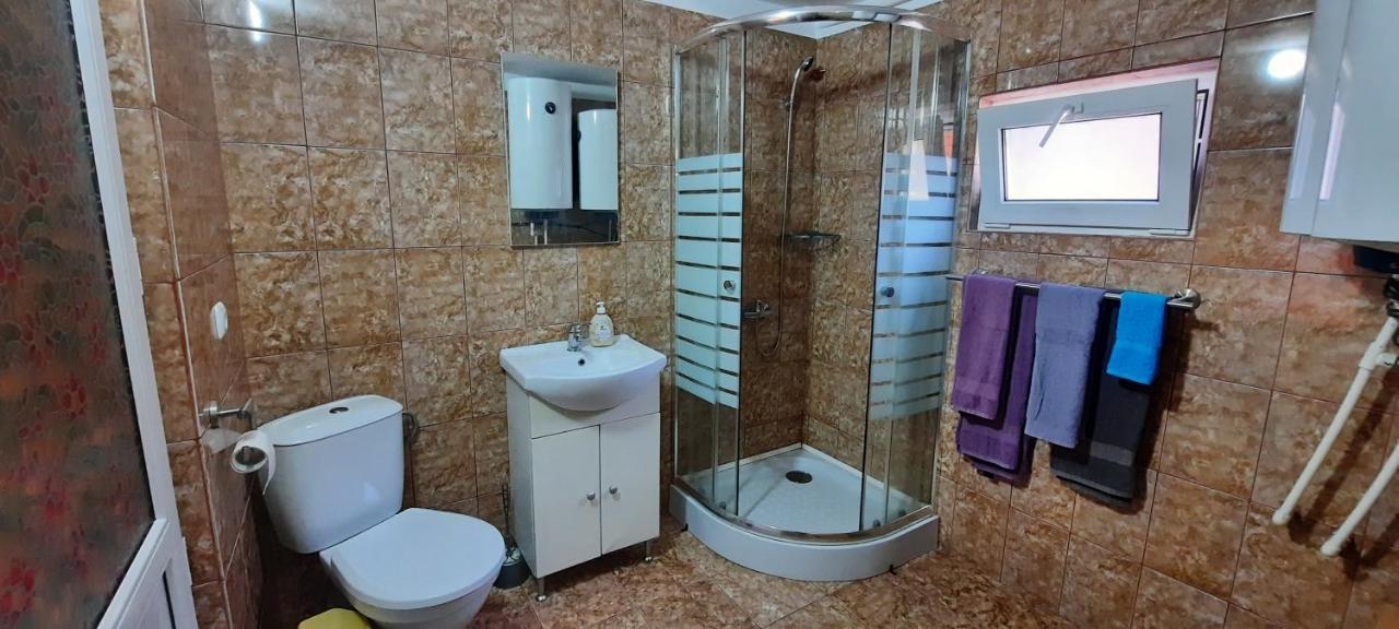 Telteu Florian Hotel Dubova Bagian luar foto
