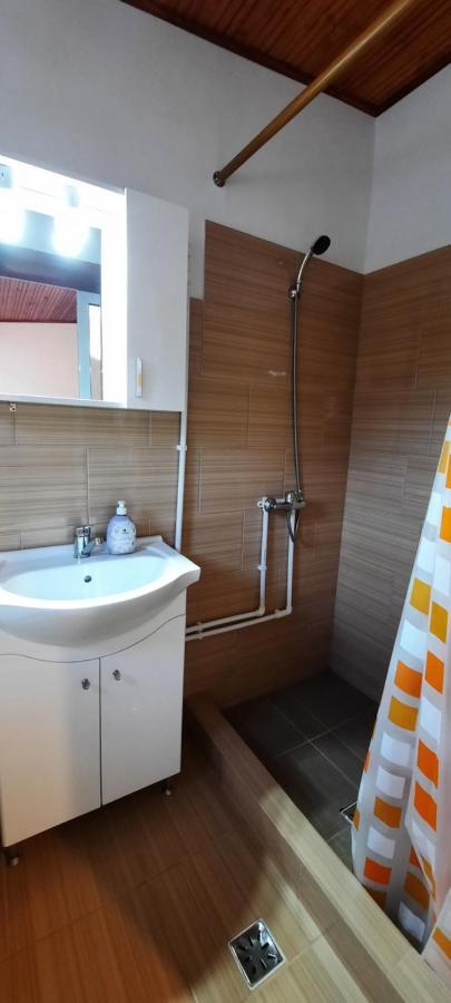 Telteu Florian Hotel Dubova Bagian luar foto