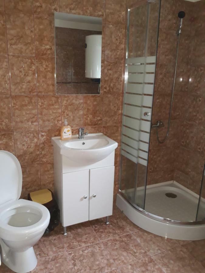Telteu Florian Hotel Dubova Bagian luar foto